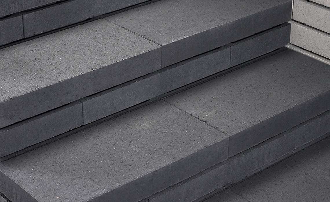 escaliers extérieurs en dalles de pierre